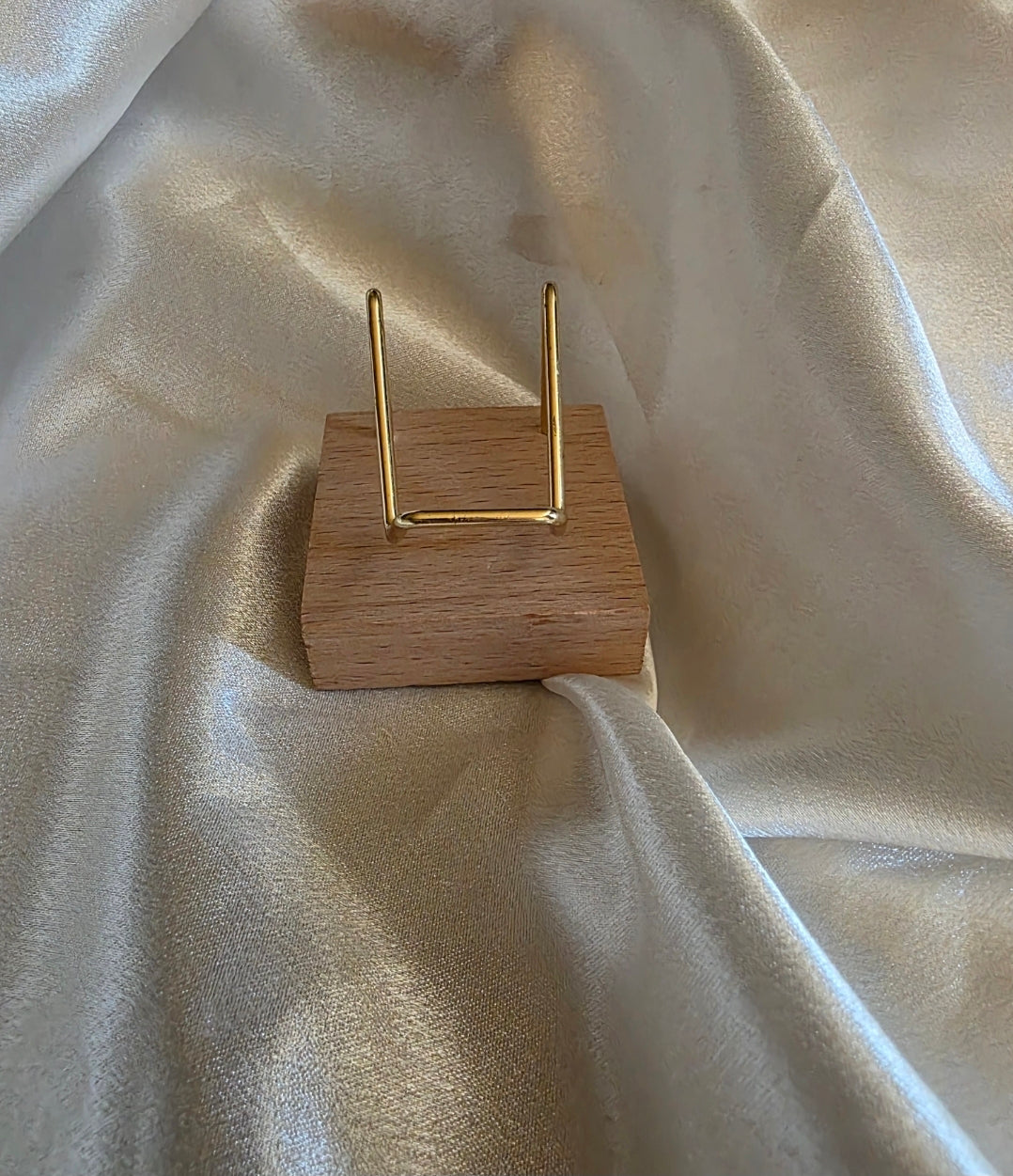 Acrylic & Wooden Base Crystal Stands with Metal Holders – Silver & Gold