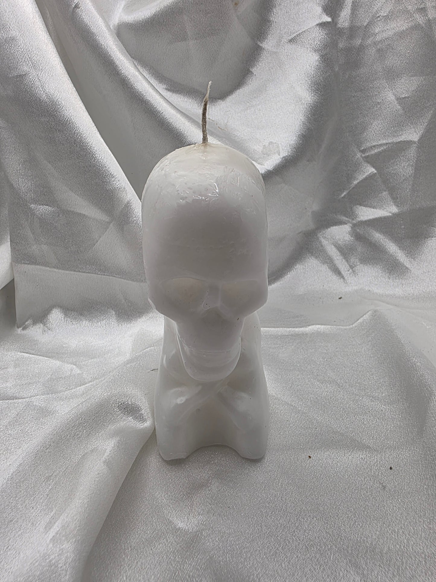 Skull & Crossbones Ritual Candle – Black or White | Protection • Banishing • Power
