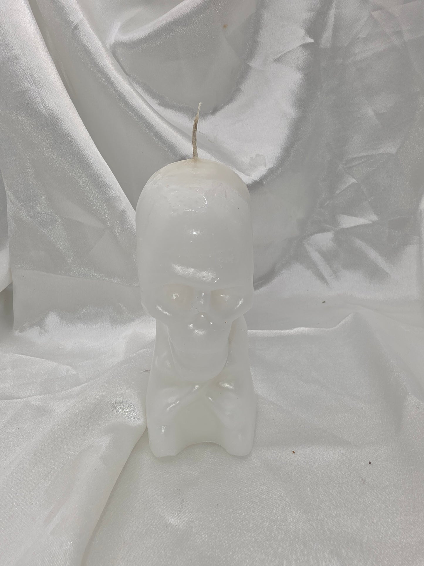 Skull & Crossbones Ritual Candle – Black or White | Protection • Banishing • Power