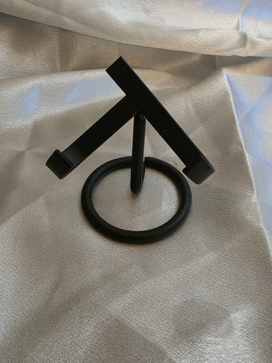 Metal Heart & Crystal Stand – Versatile Display