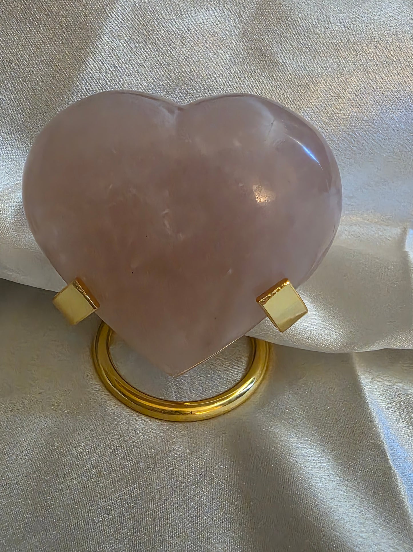 Metal Heart & Crystal Stand – Versatile Display