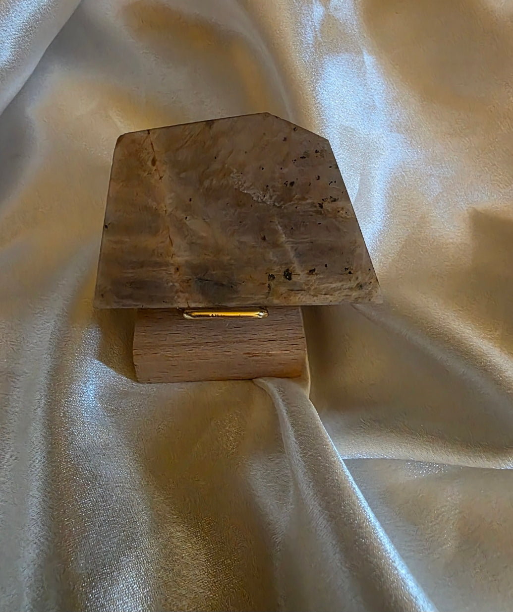 Acrylic & Wooden Base Crystal Stands with Metal Holders – Silver & Gold